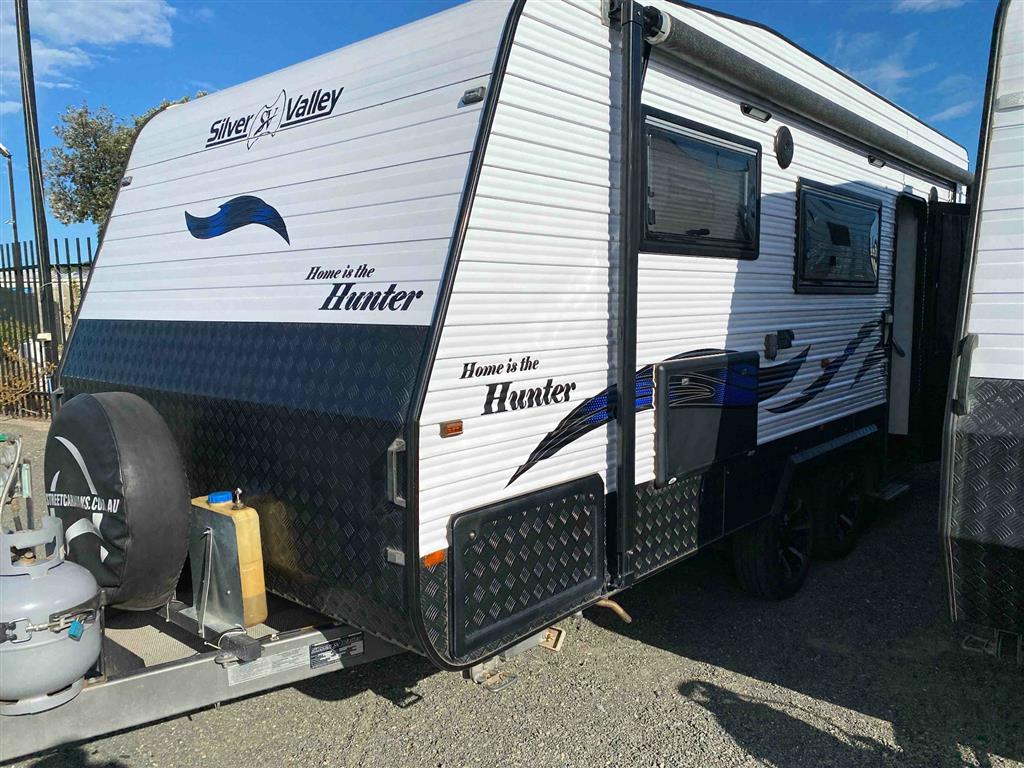 2021 SILVER VALLEY HUNTER CARAVAN SINGLE BEDS