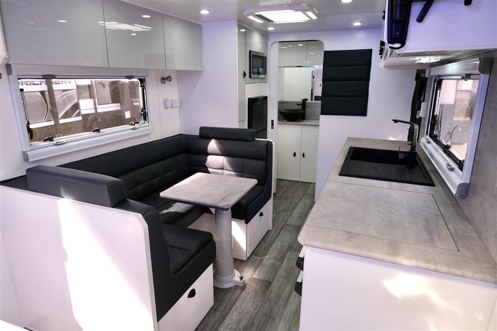 2023 HURRICANE WILD RIDER CARAVAN