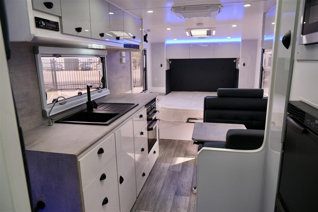 2023 HURRICANE WILD RIDER CARAVAN