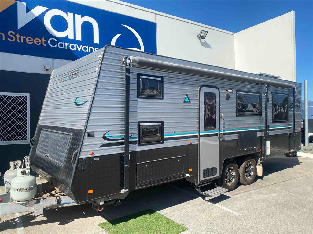 2017 LEADER PALLADIUM Caravan Family