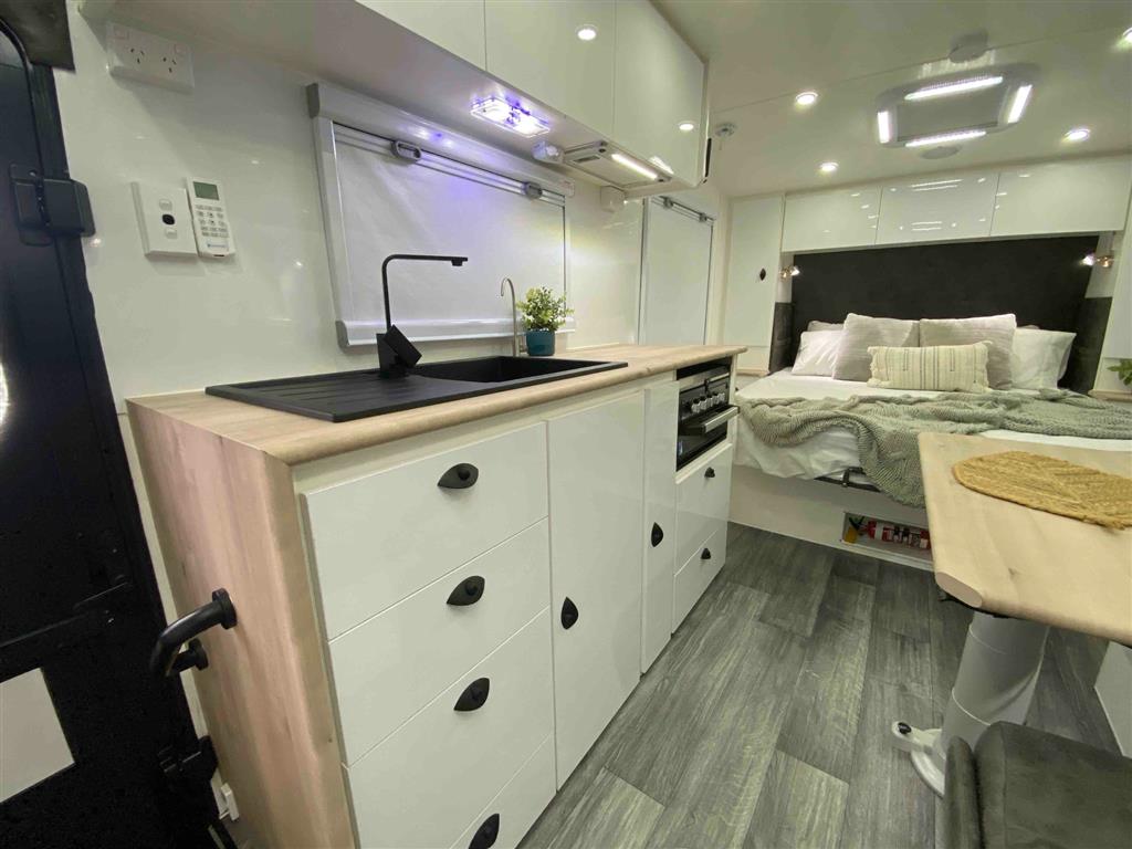2024 HURRICANE RV STORM RIDER Off Road Caravan