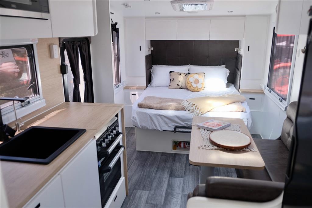 2025 HURRICANE RV FAMILY TUFF RIDER Caravan 2 Bunks