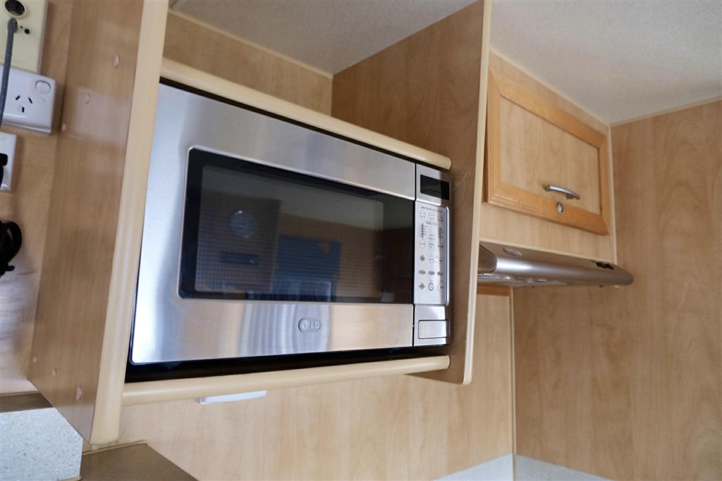 2000 LOTUS COLONIAL CARAVAN 19