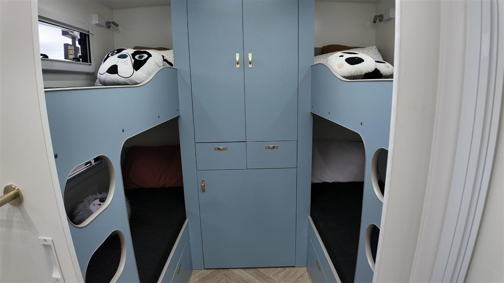 2025 RETREAT WHITSUNDAY 243CB Caravan 4 Bunks